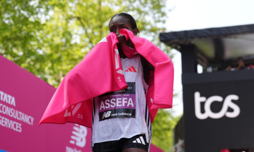 Tigst Assefa celebrates winning the women's elite race during the TCS London Marathon. Picture date: Sunday April 27, 2025.