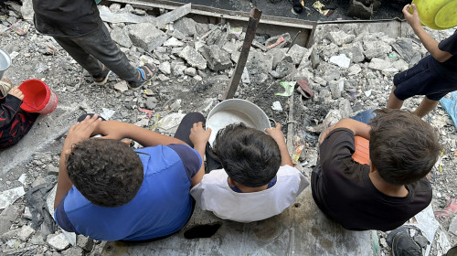 Food distribution in Gaza amid Israeli attacks