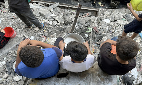 Food distribution in Gaza amid Israeli attacks