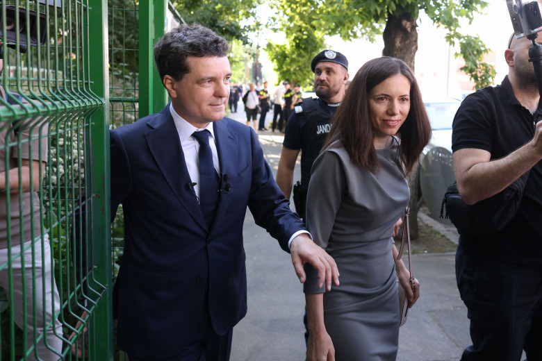 nicusor dan la vot, alegeri prezidentiale 2025 (3)