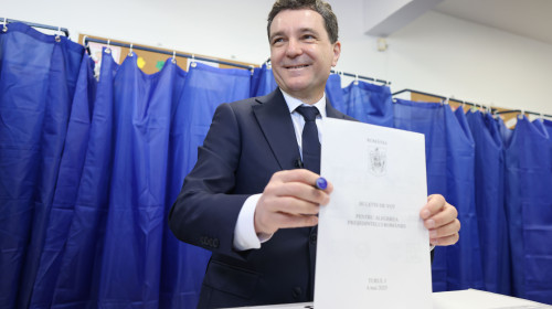 nicusor dan la vot, alegeri prezidentiale 2025 (4)