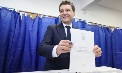 nicusor dan la vot, alegeri prezidentiale 2025 (4)