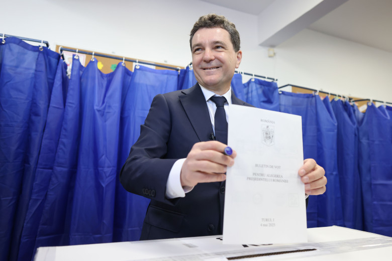 nicusor dan la vot, alegeri prezidentiale 2025 (4)