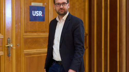 USR Blocks Its Own Presidential Candidate, Bucharest, Romania - 10 Apr 2025
