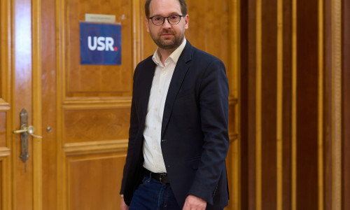 USR Blocks Its Own Presidential Candidate, Bucharest, Romania - 10 Apr 2025