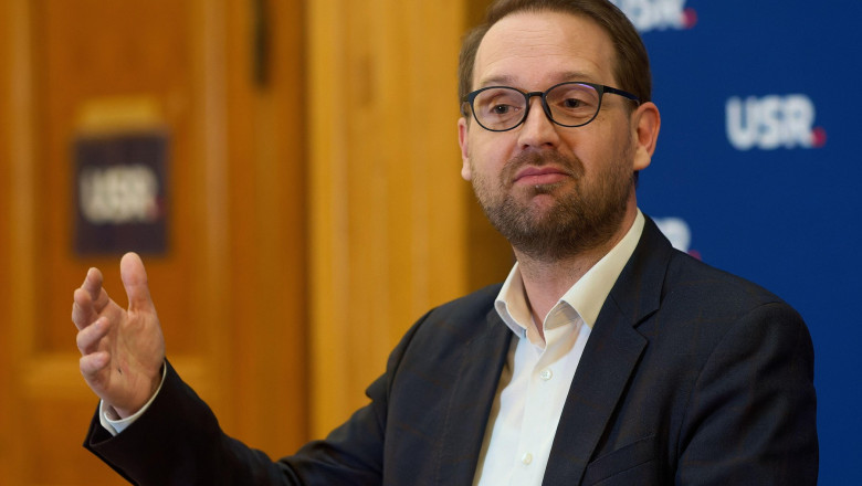Bucharest, Romania. 10th Apr, 2025: Dominic Fritz, vice president of the Save Romania Union (USR), holds a press conference after USR voted, in an informal Political Committee meeting, to support Nicusor Dan in the 2025 Romanian presidential race against