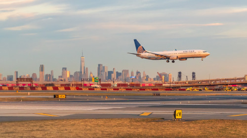 Controlorii de trafic aerian de la Aeroportul din Newark au pierdut pentru scurt timp legătura cu avioanele/ Shutterstock