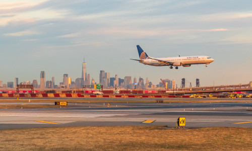 Controlorii de trafic aerian de la Aeroportul din Newark au pierdut pentru scurt timp legătura cu avioanele/ Shutterstock