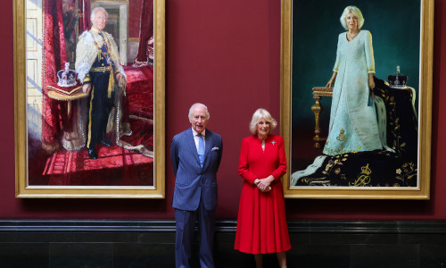 Charles al III-lea şi Camilla au prezentat două noi portrete oficiale pentru a doua aniversare a încoronării lor/ Profimedia