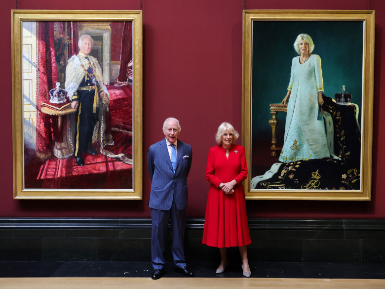 Charles al III-lea şi Camilla au prezentat două noi portrete oficiale pentru a doua aniversare a încoronării lor/ Profimedia