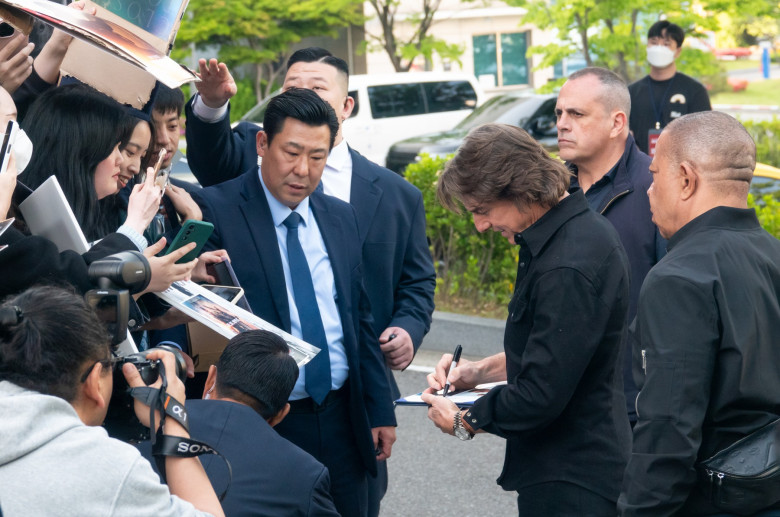 Tom Cruise arrives in Seoul to promote new 'Mission: Impossible' movie