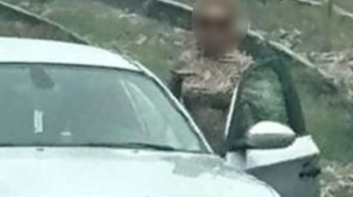 O femeie a blocat circulaţia feroviară după ce a ajuns cu maşina pe calea ferată din Eforie Nord/ Foto: News.ro.