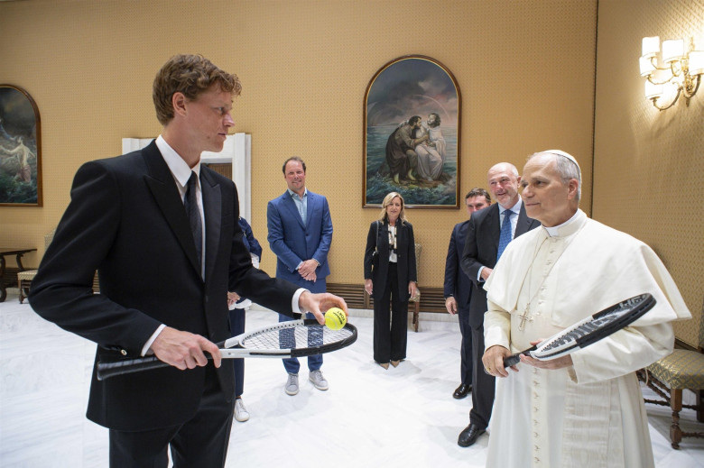 Jannik Sinner și Papa Leon