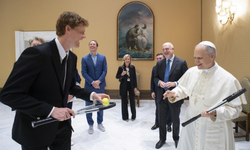 Jannik Sinner și Papa Leon