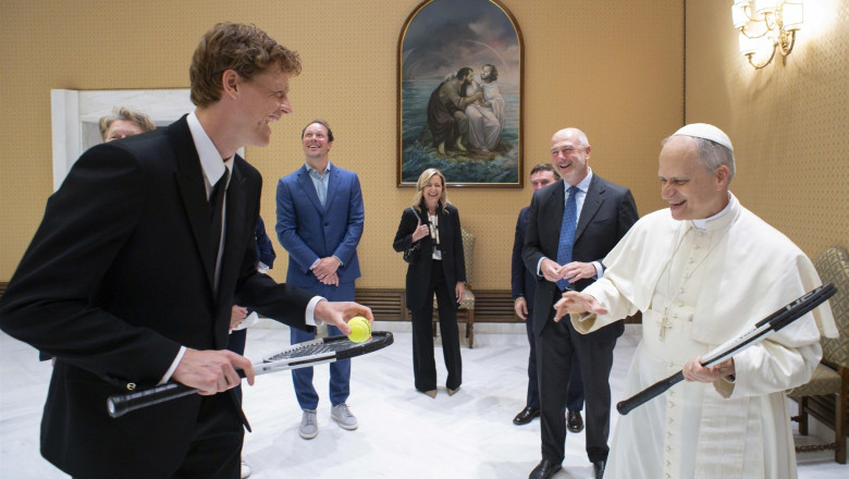 Jannik Sinner și Papa Leon