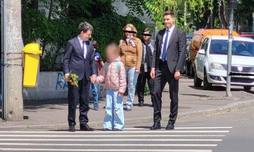 nicusor dan de mana cu fetita lui