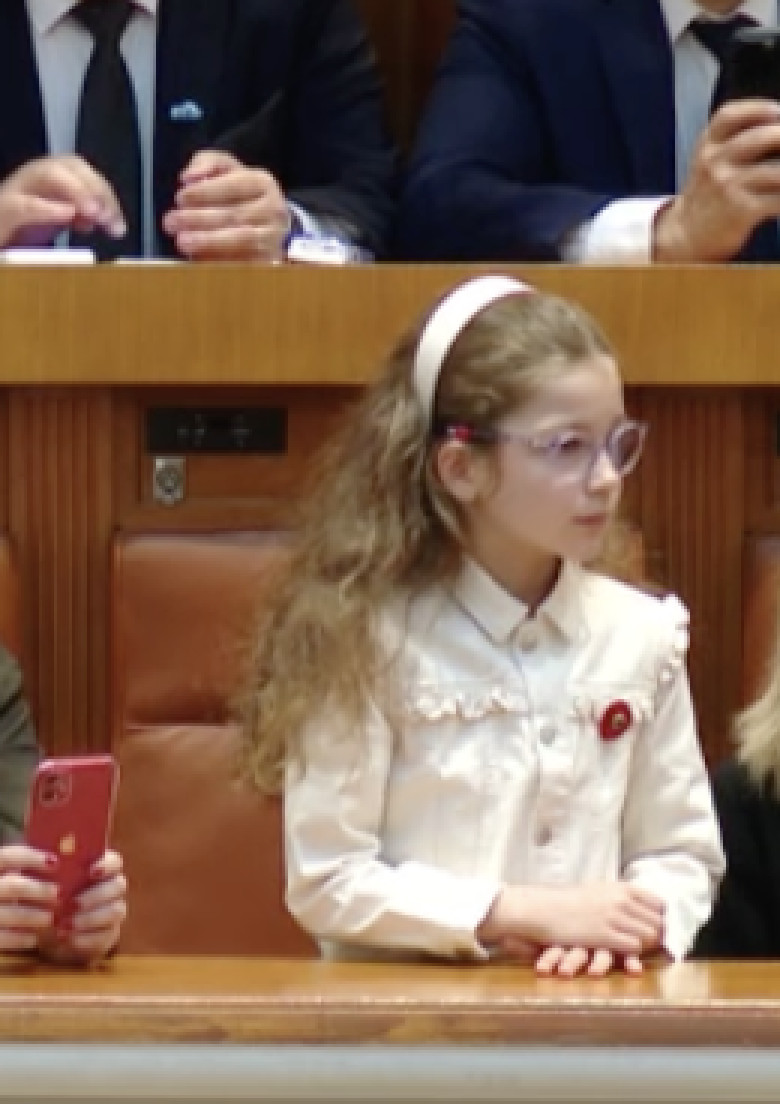 Aheea, fiica lui Nicușor Dan/ Foto: Captură video