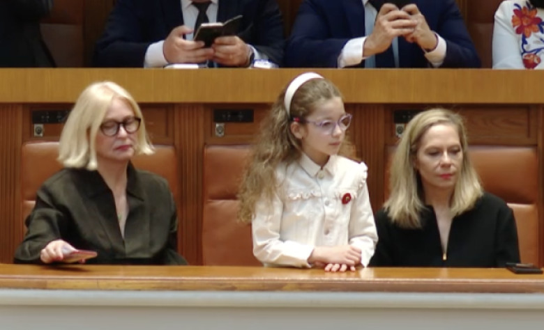 Aheea, fiica lui Nicușor Dan/ Foto: Captură video