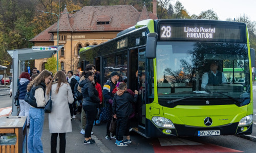 Autobuz Brașov/ Shutterstock