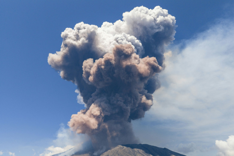 Erupție spectaculoasă pe Etna/ Profimedia