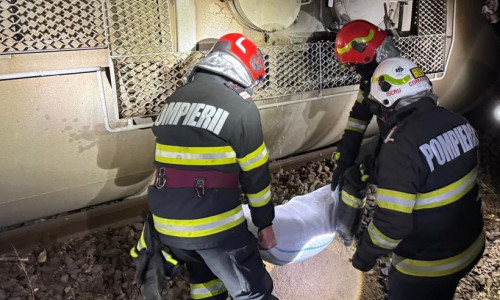 Locomotivă și două vagoane pline cu benzină, deraiate pe distanţa Roşiori – Măldăeni/ foto: News.ro