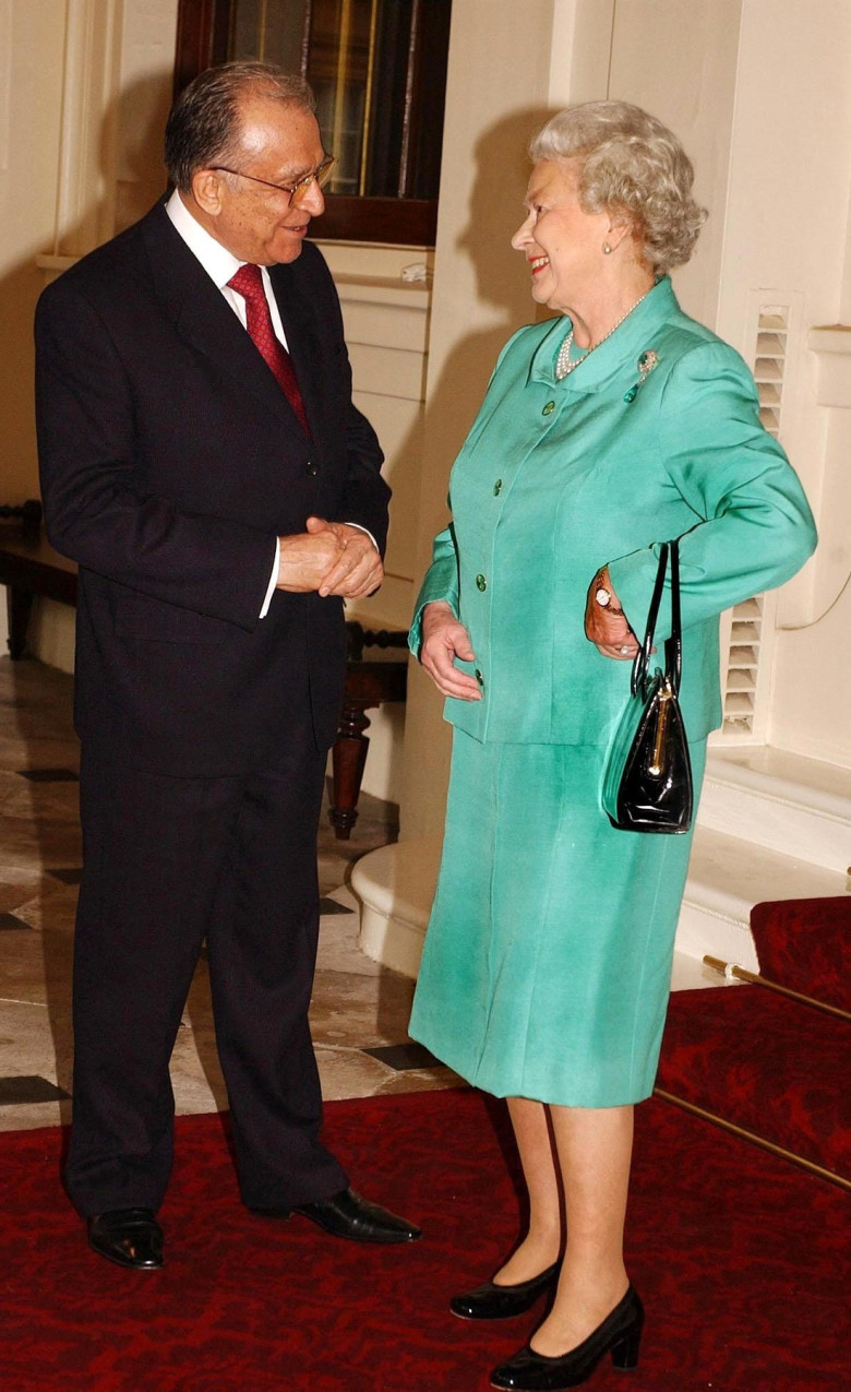 ion iliescu si regina elisabeta a II-a (2)