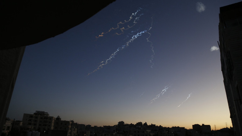 Iran continues missile strikes on Israel