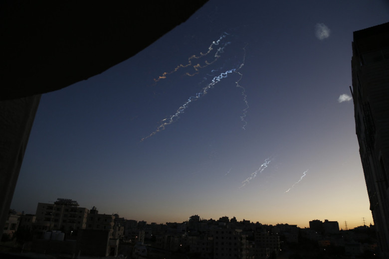 Iran continues missile strikes on Israel