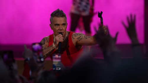 London, United Kingdom. 6th June 2025. Robbie Williams brings his highly anticipated Britpop tour to Arsenal&apos;s Emirates Stadium. Cristina Massei/Alamy Live News
