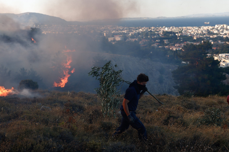 Insula greacă Chios declară stare de urgenţă în urma incendiilor/ Profimedia