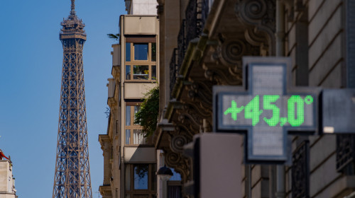 Illustration - Heatwave Hits Paris - Paris, France - 30 Jun 2025