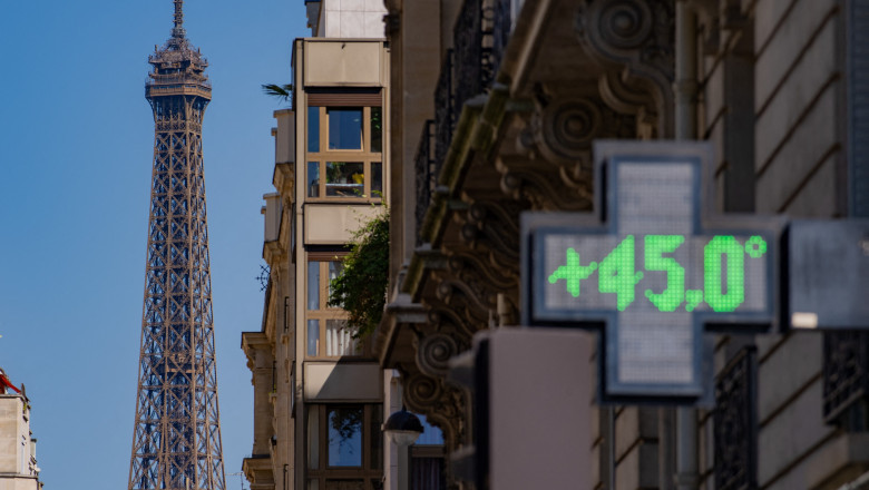 Illustration - Heatwave Hits Paris - Paris, France - 30 Jun 2025
