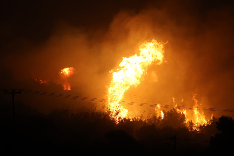 Massive fire erupts in Ierapetra, Crete