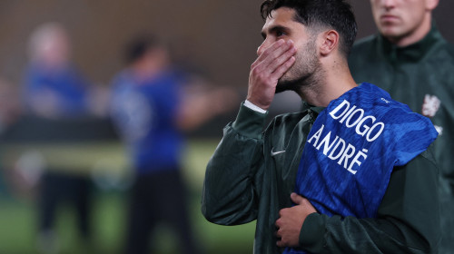 Jucătorii echipei Liverpool, conduşi de căpitanul Virgil van Dijk, au ajuns în Portugalia, pentru înmormântarea lui Diogo Jota/ Profimedia