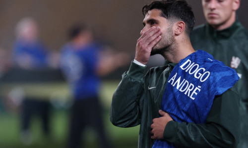 Jucătorii echipei Liverpool, conduşi de căpitanul Virgil van Dijk, au ajuns în Portugalia, pentru înmormântarea lui Diogo Jota/ Profimedia