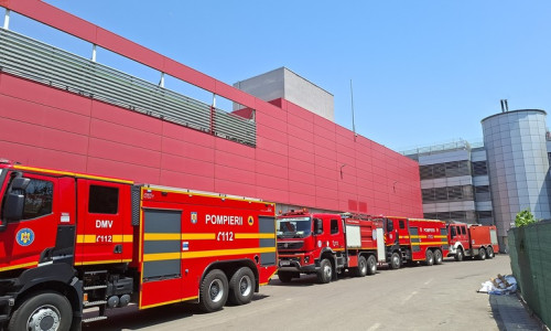 ncendiu pe terasa unui mall din Bucureşti