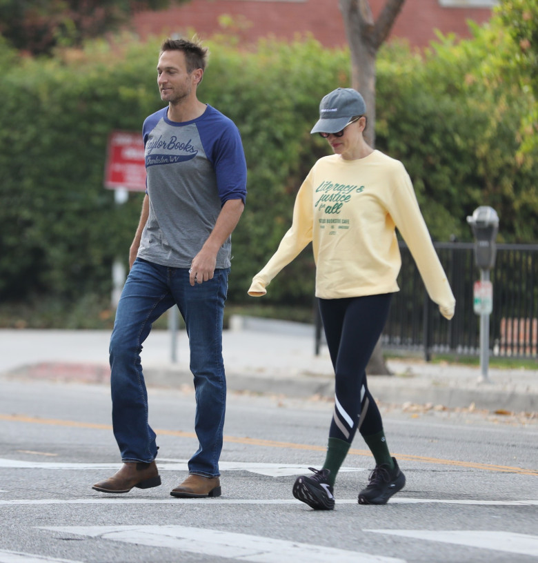 PREMIUM EXCLUSIVE Jennifer Garner enjoys a ride in her boyfriend pickup truck