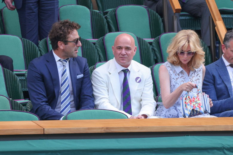 Wimbledon Feature, L-R. Justin Gimelstob und Andre Agassi, Royal Box, Endspiel, Final, Herren Einzel, Men's SinglesTennis - Wimbledon 2025 - London - Grand Slam ITF / ATP / WTA - AELTC - Great Britain - 2025