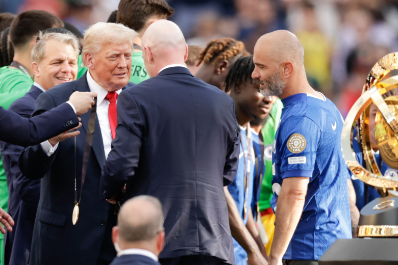 Donald Trump, aplaudat şi huiduit la finala dintre PSG şi Chelsea/ Profimedia