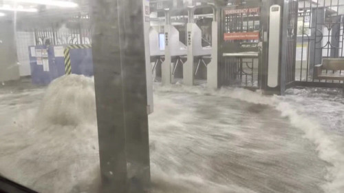 Metroul şi străzile din New York, inundate după o ploaie torenţială/ Foto: X