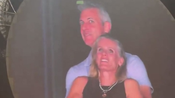 Adevărul despre momentul viral de la concertul Coldplay. Femeia surprinsă în ipostaze tandre cu șeful ei a rupt tăcerea: „A fost o greșeală după câteva cocktailuri cu tequila”