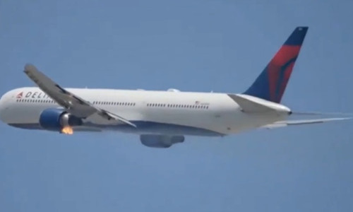 Motorul unui Boeing 767-400 a luat foc după decolare şi a forțat întoarcerea la Los Angeles/ Foto: X