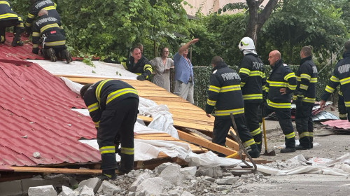 Acoperiș smuls de furtună la Calafat