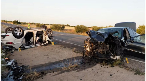 O familie de români din Spania şi-a pierdut toţi cei trei copii într-un accident de maşină