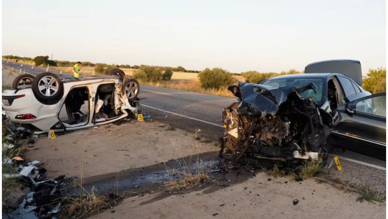 O familie de români din Spania şi-a pierdut toţi cei trei copii într-un accident de maşină