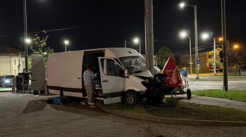 Un adolescent a furat un microbuz cu echipamente pentru Ziua Timișoarei/ Foto: Facebook/ Info Trafic Timisoara