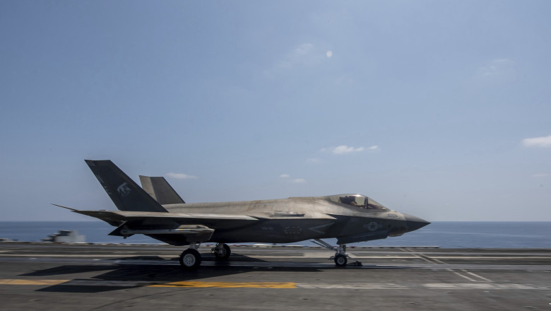 Un avion F-35 al Marinei SUA s-a prăbuşit în California/ Profimedia