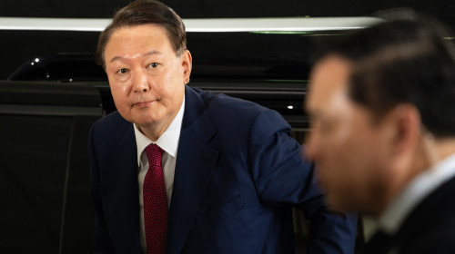 Yoon appears high prosecutor's office in Seoul