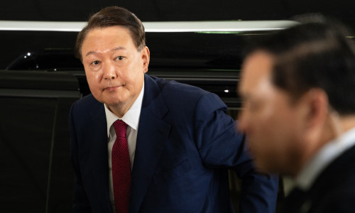 Yoon appears high prosecutor's office in Seoul