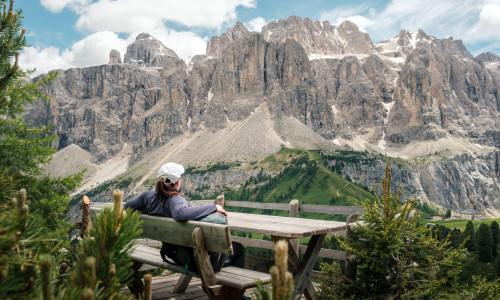 Selfie cu taxă și turnichete în Munții Italiei/ Profimedia